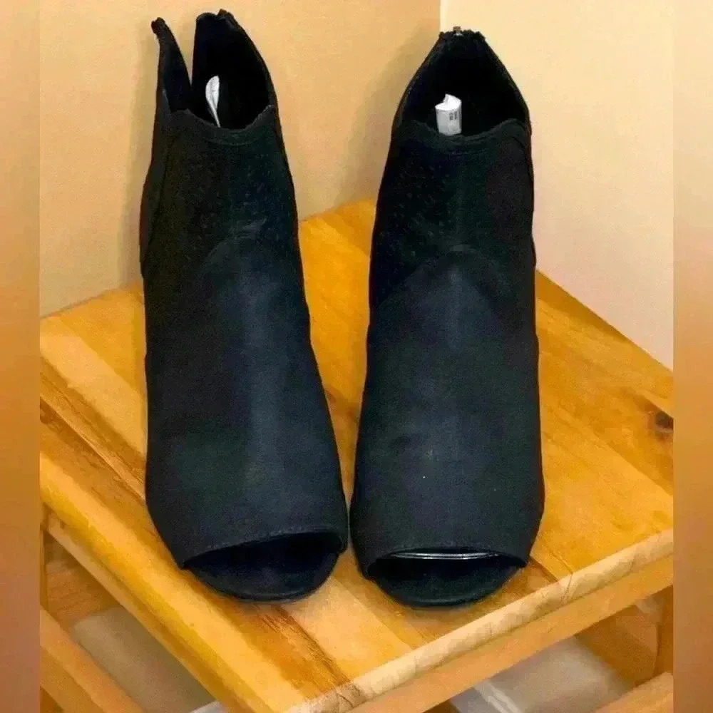 American Eagle Peep toe leather boots with geometric upper design - Size 11